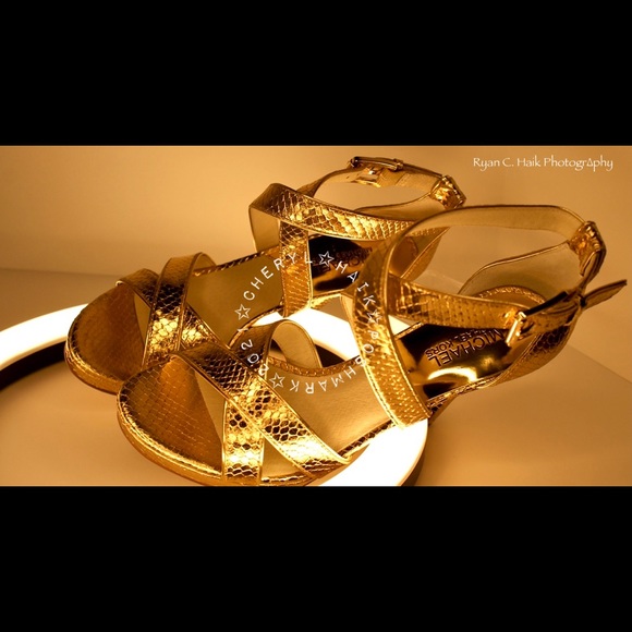 Evie Platform in Gold Metallic Leather - Picture 5 of 9